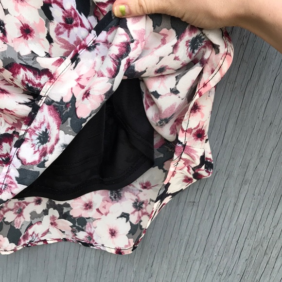 $7 MOVING SALE! Xhiliration flower dress - Picture 4 of 6